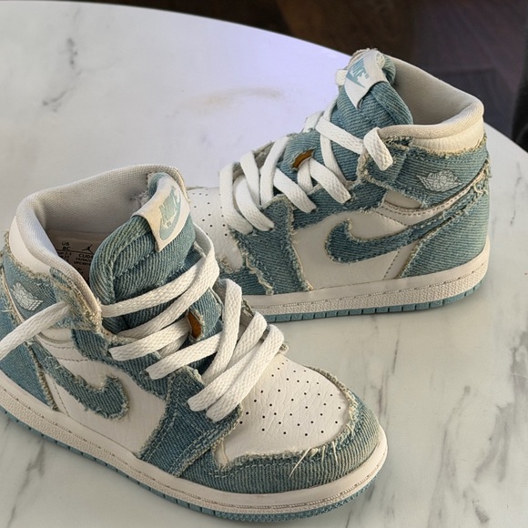 Air Jordan 1 Retro High OG TD 'Denim' toddler sneakers 9 c - Picture 4 of 6